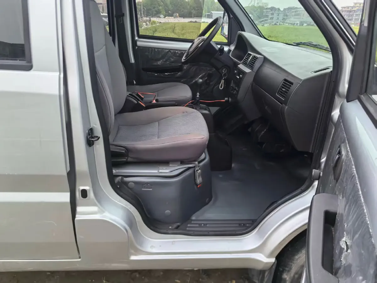 2019 WuLing RongGuang Mini Truck 1.5L 107HP L4 5MT,autocango,china used car exporter,china ev exporter,chinese used car exporter,chinese used ev exporter