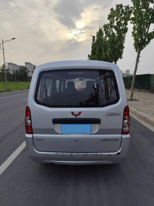 2017 WuLing RongGuang 1.5L 107HP L4 5MT,autocango,china used car exporter,china ev exporter,chinese used car exporter,chinese used ev exporter