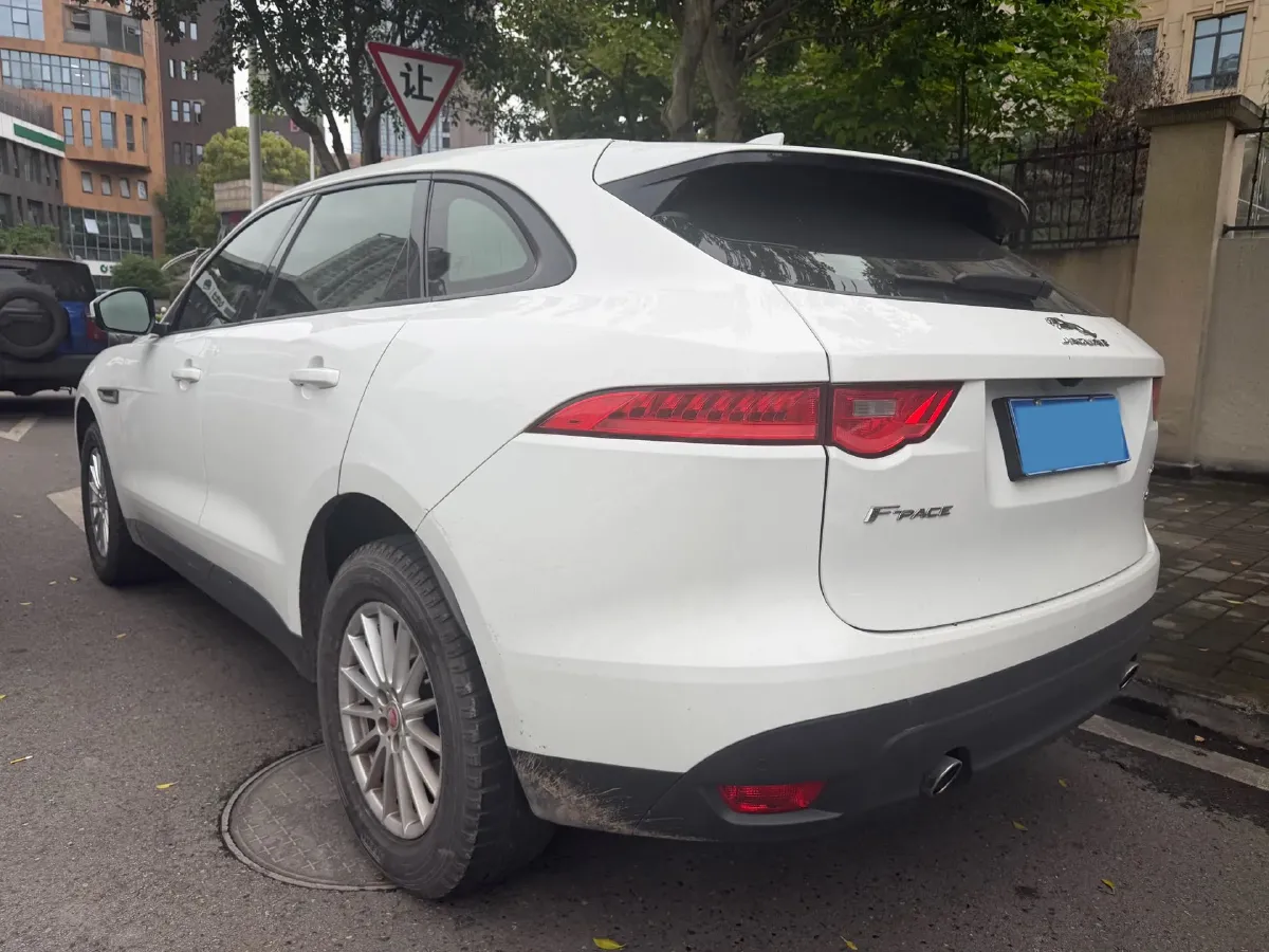 2016 Jaguar F-PACE 2.0T 241HP L4 8AT,autocango,china used car exporter,china ev exporter,chinese used car exporter,chinese used ev exporter
