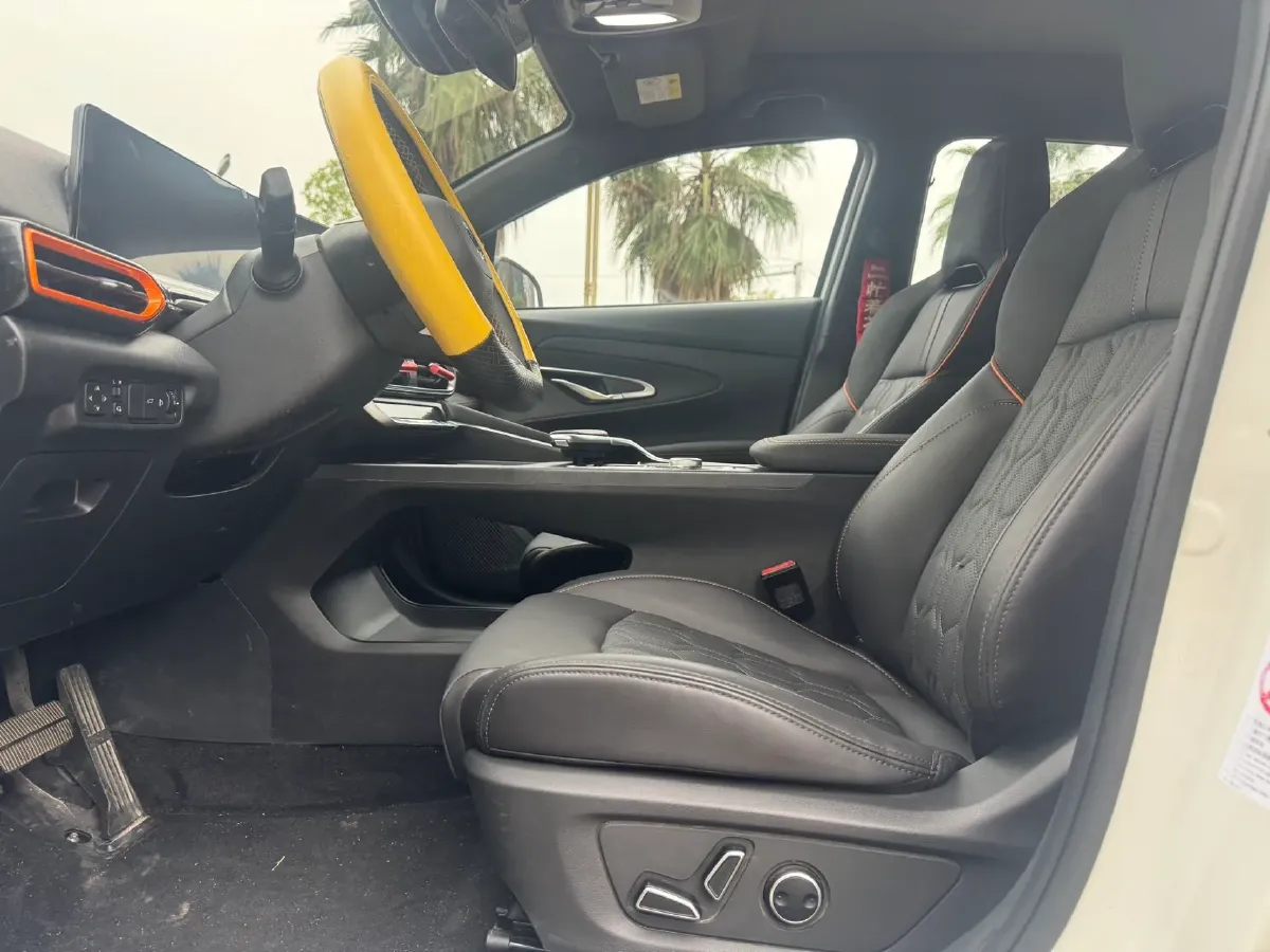 2022 ChangAn UNI-T 1.5T 188HP L4 7DCT,autocango,china used car exporter,china ev exporter,chinese used car exporter,chinese used ev exporter