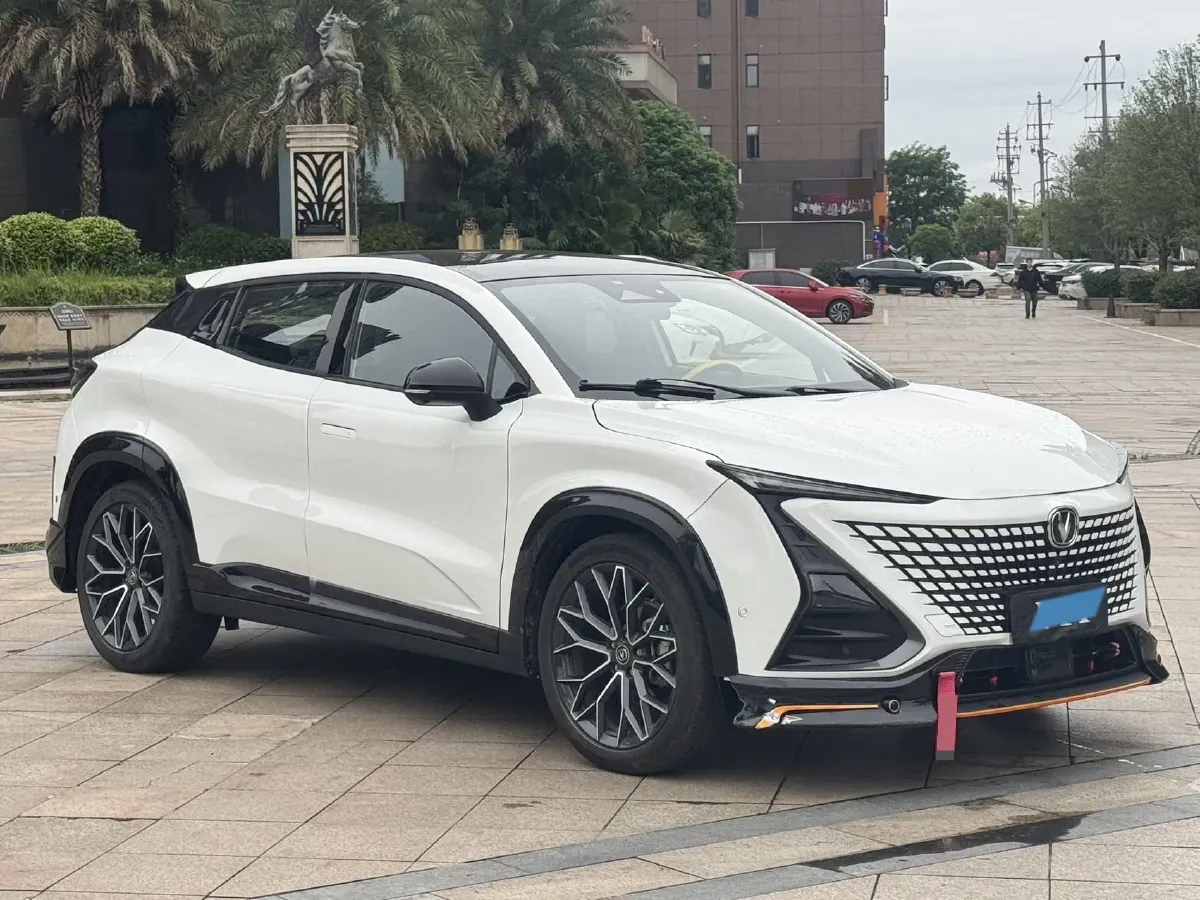 2022 ChangAn UNI-T 1.5T 188HP L4 7DCT,autocango,china used car exporter,china ev exporter,chinese used car exporter,chinese used ev exporter