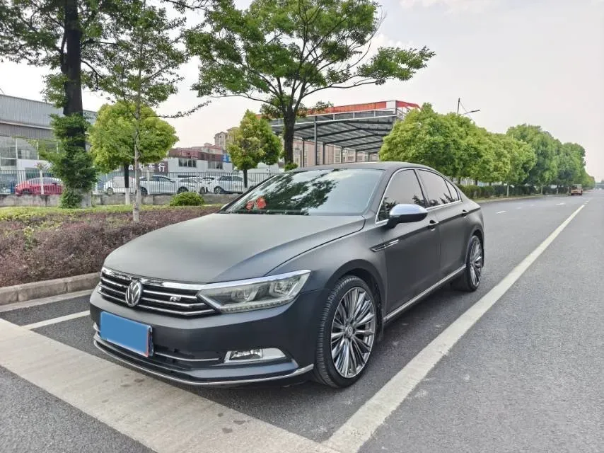 2019 Volkswagen Magotan 2.0T 186HP L4 7DCT,autocango,china used car exporter,china ev exporter,chinese used car exporter,chinese used ev exporter