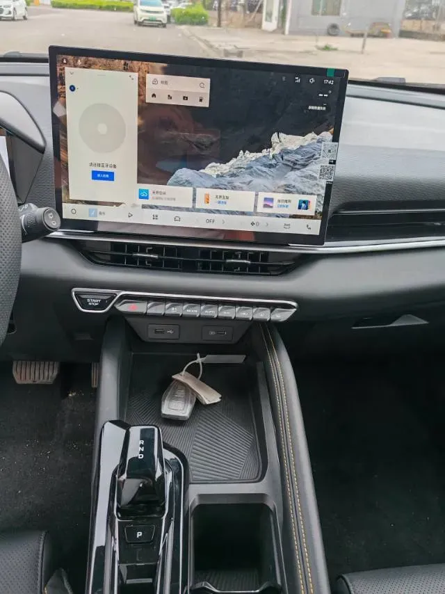 2025 Geely Coolray 1.5T 181HP L4 7DCT,autocango,china used car exporter,china ev exporter,chinese used car exporter,chinese used ev exporter