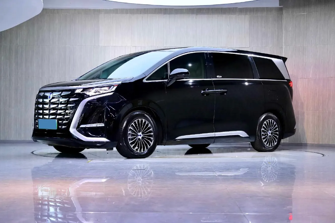 2024 Denza D9 1.5T 139HP L4 E-CVT PHEV 40KWH,autocango,china used car exporter,china ev exporter,chinese used car exporter,chinese used ev exporter