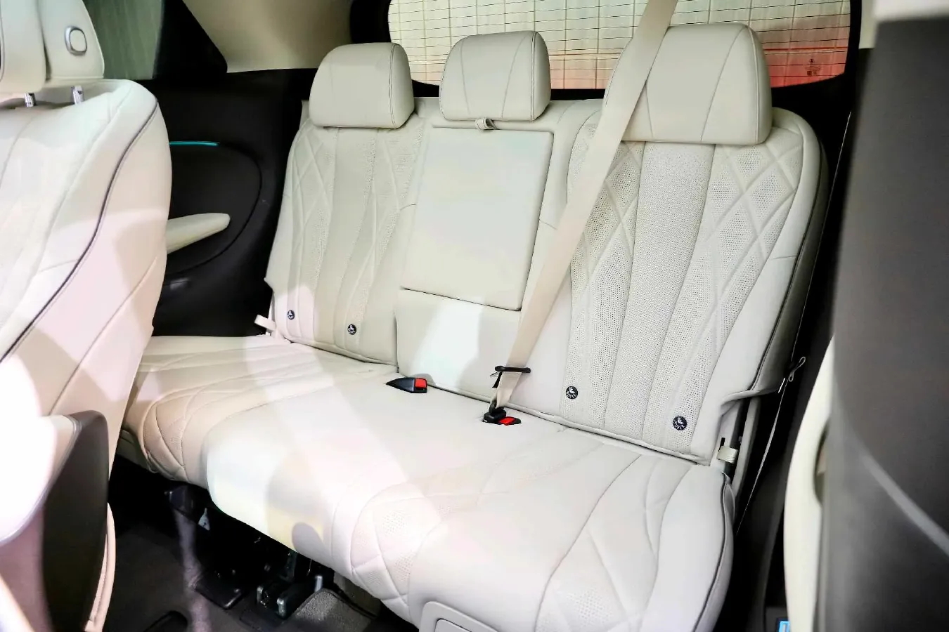 2024 Denza D9 1.5T 139HP L4 E-CVT PHEV 40KWH,autocango,china used car exporter,china ev exporter,chinese used car exporter,chinese used ev exporter