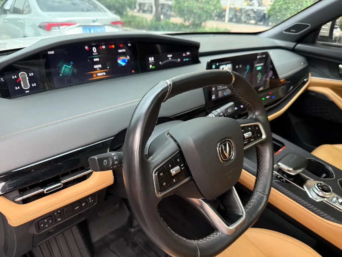 2021 ChangAn UNI-K 2.0T 233HP L4 8AT,autocango,china used car exporter,china ev exporter,chinese used car exporter,chinese used ev exporter