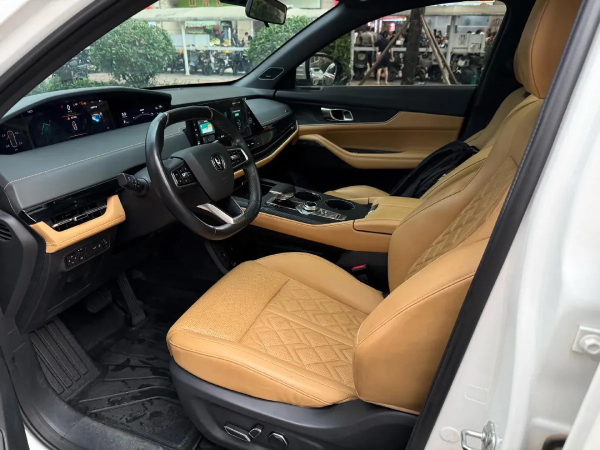 2021 ChangAn UNI-K 2.0T 233HP L4 8AT,autocango,china used car exporter,china ev exporter,chinese used car exporter,chinese used ev exporter