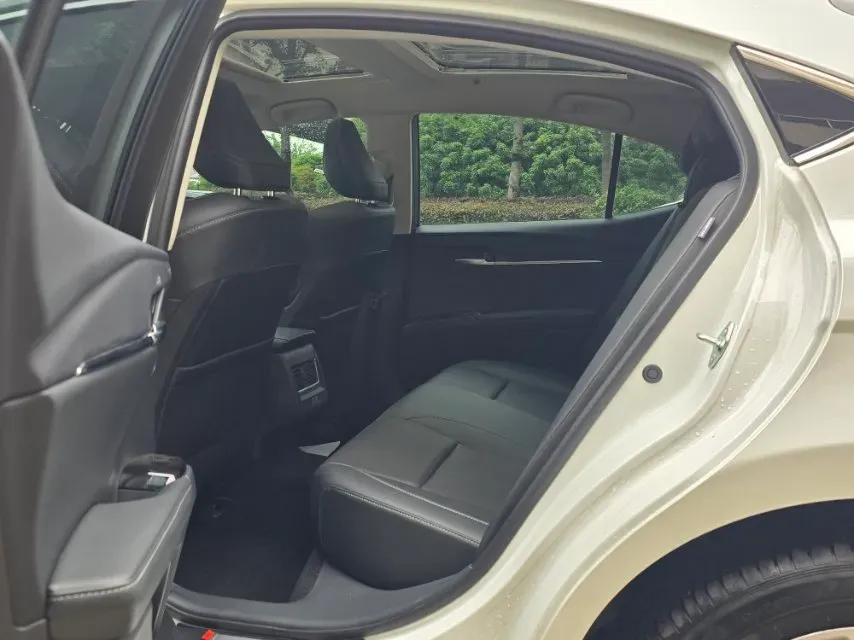 2024 Toyota Camry 2.0L 173HP L4 CVT,autocango,china used car exporter,china ev exporter,chinese used car exporter,chinese used ev exporter