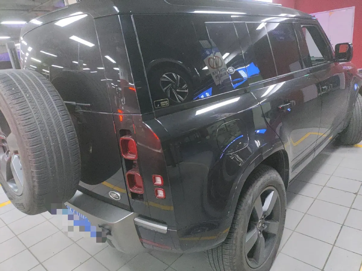 2022 Land Rover Defender 3.0T 400HP L6 8AT,autocango,china used car exporter,china ev exporter,chinese used car exporter,chinese used ev exporter
