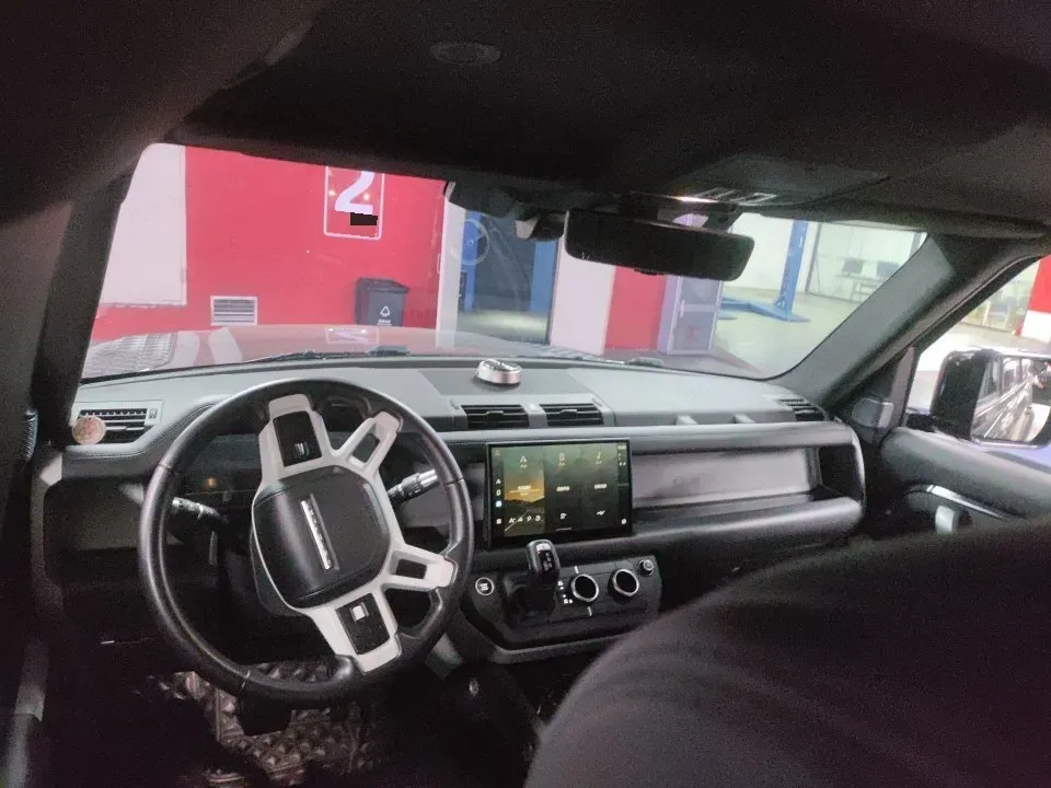 2022 Land Rover Defender 3.0T 400HP L6 8AT,autocango,china used car exporter,china ev exporter,chinese used car exporter,chinese used ev exporter