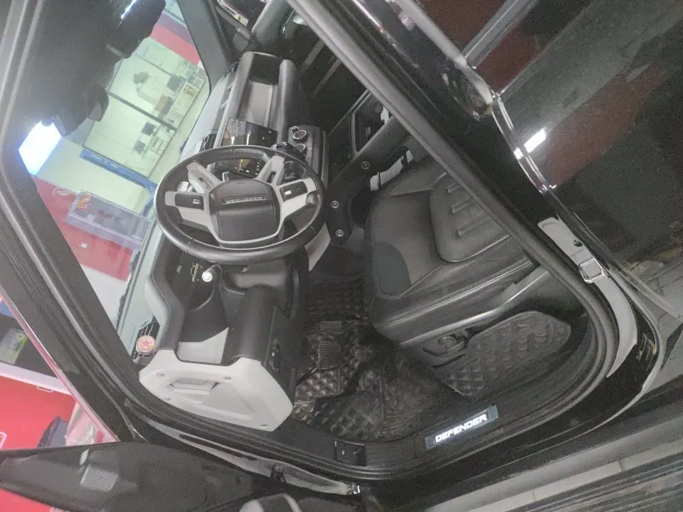 2022 Land Rover Defender 3.0T 400HP L6 8AT,autocango,china used car exporter,china ev exporter,chinese used car exporter,chinese used ev exporter