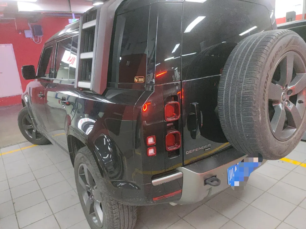 2022 Land Rover Defender 3.0T 400HP L6 8AT,autocango,china used car exporter,china ev exporter,chinese used car exporter,chinese used ev exporter