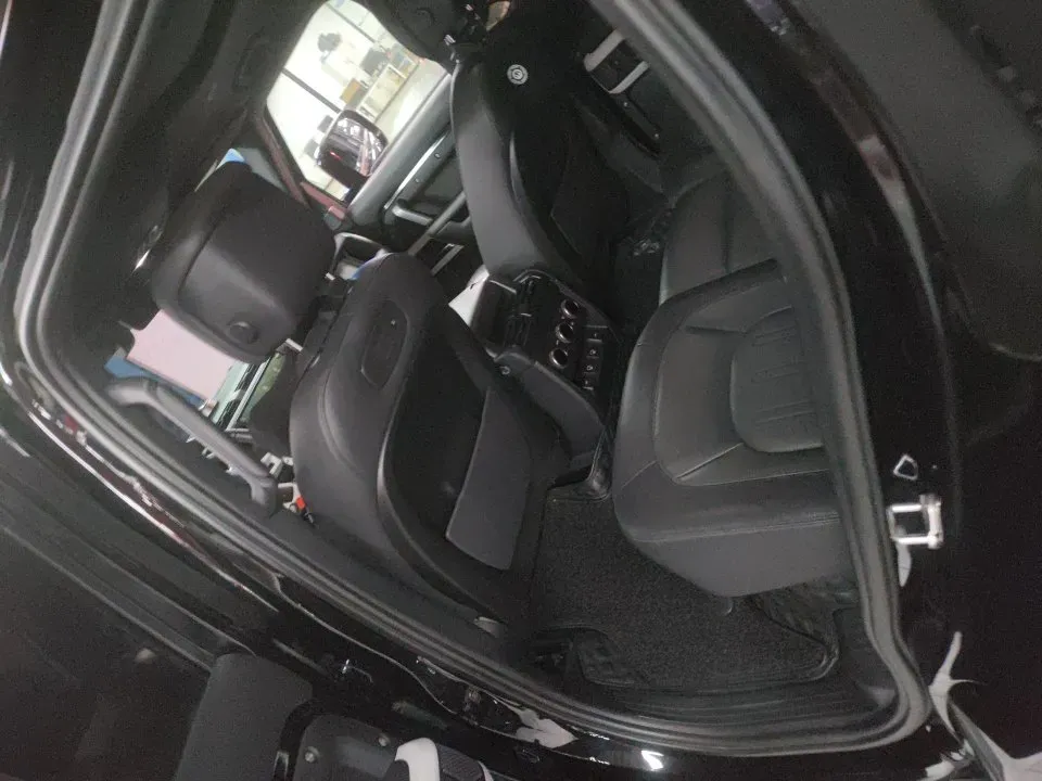 2022 Land Rover Defender 3.0T 400HP L6 8AT,autocango,china used car exporter,china ev exporter,chinese used car exporter,chinese used ev exporter