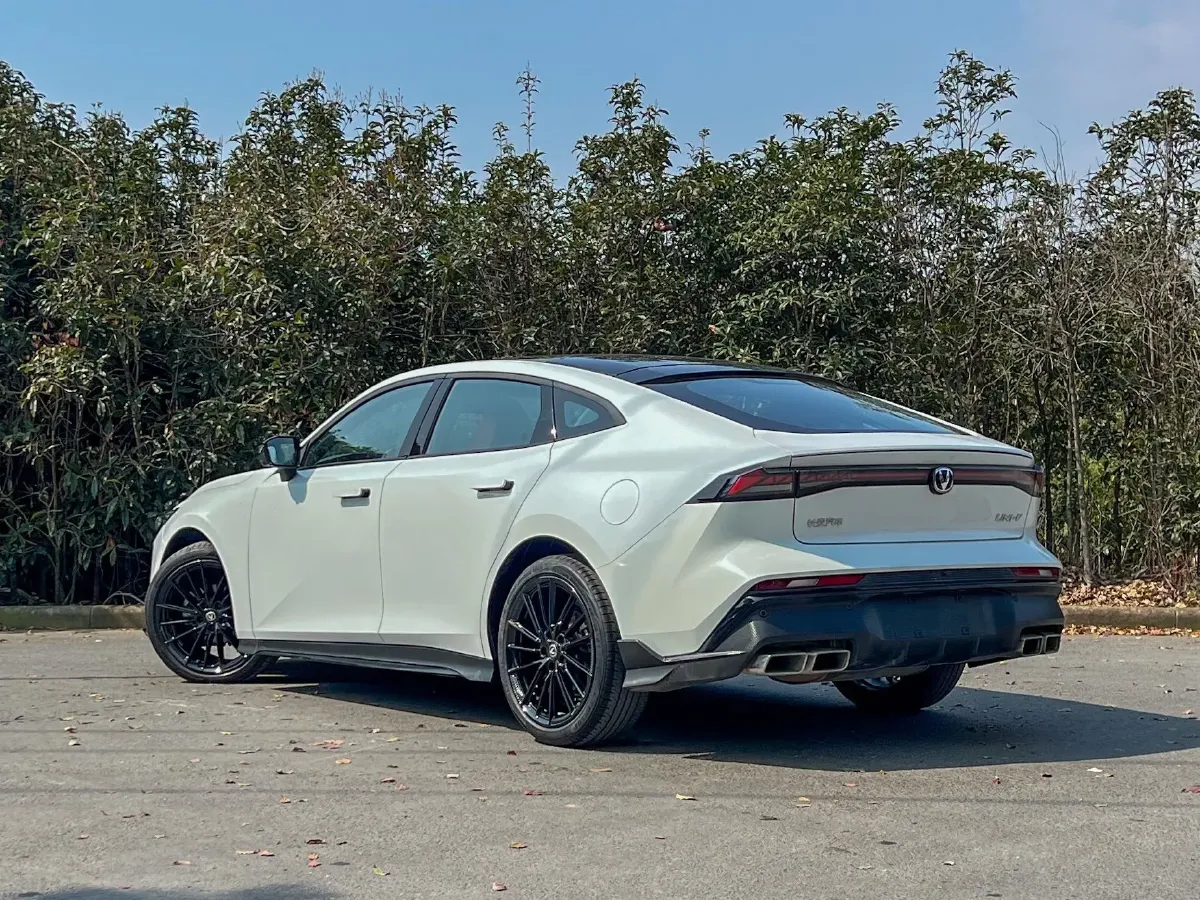 2024 ChangAn UNI-V 1.5T 188HP L4 7DCT,autocango,china used car exporter,china ev exporter,chinese used car exporter,chinese used ev exporter