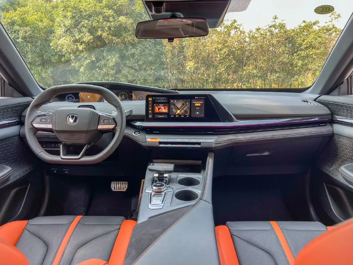 2024 ChangAn UNI-V 1.5T 188HP L4 7DCT,autocango,china used car exporter,china ev exporter,chinese used car exporter,chinese used ev exporter