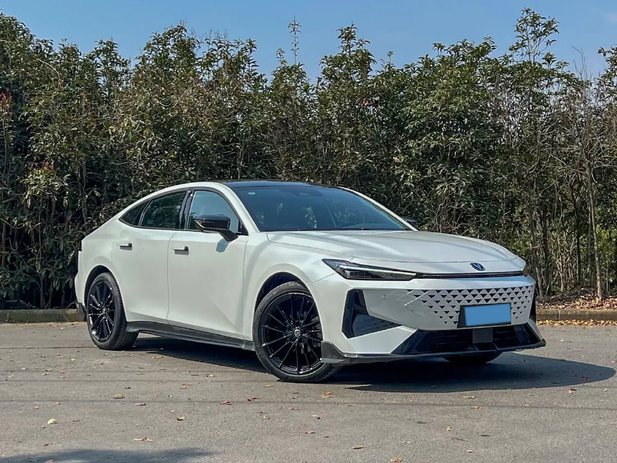 2024 ChangAn UNI-V 1.5T 188HP L4 7DCT,autocango,china used car exporter,china ev exporter,chinese used car exporter,chinese used ev exporter