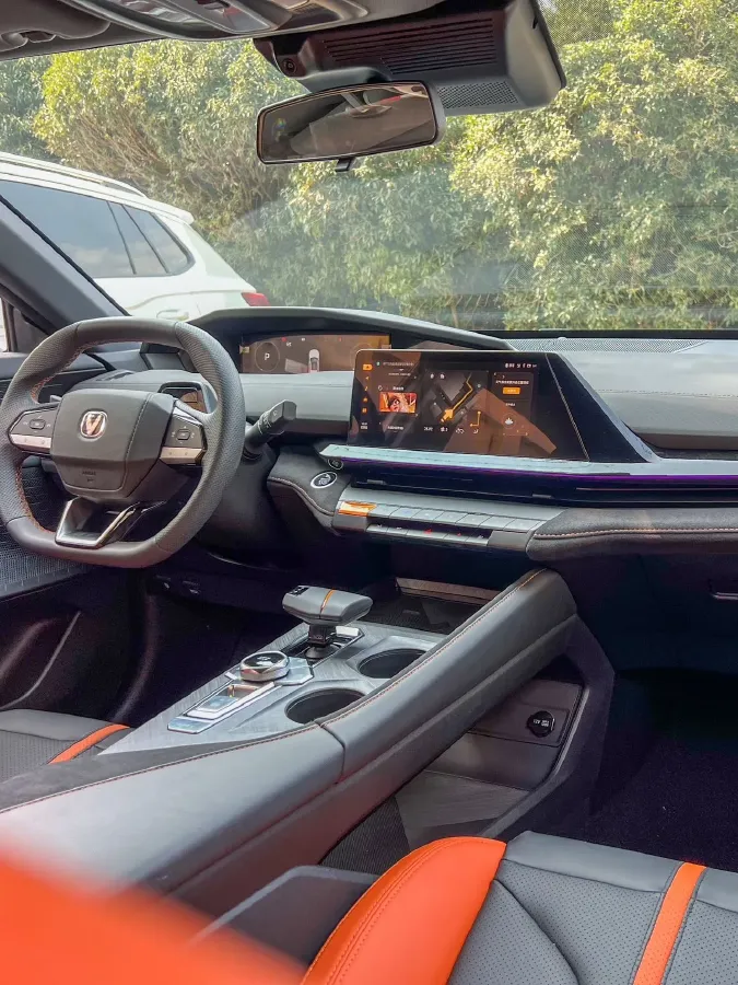 2024 ChangAn UNI-V 1.5T 188HP L4 7DCT,autocango,china used car exporter,china ev exporter,chinese used car exporter,chinese used ev exporter