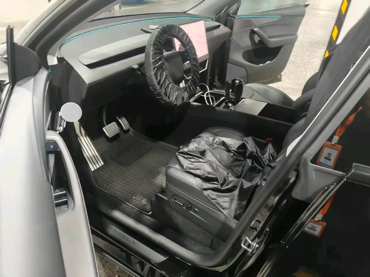 2025 Tesla Model Y BEV 78.4KWH,autocango,china used car exporter,china ev exporter,chinese used car exporter,chinese used ev exporter