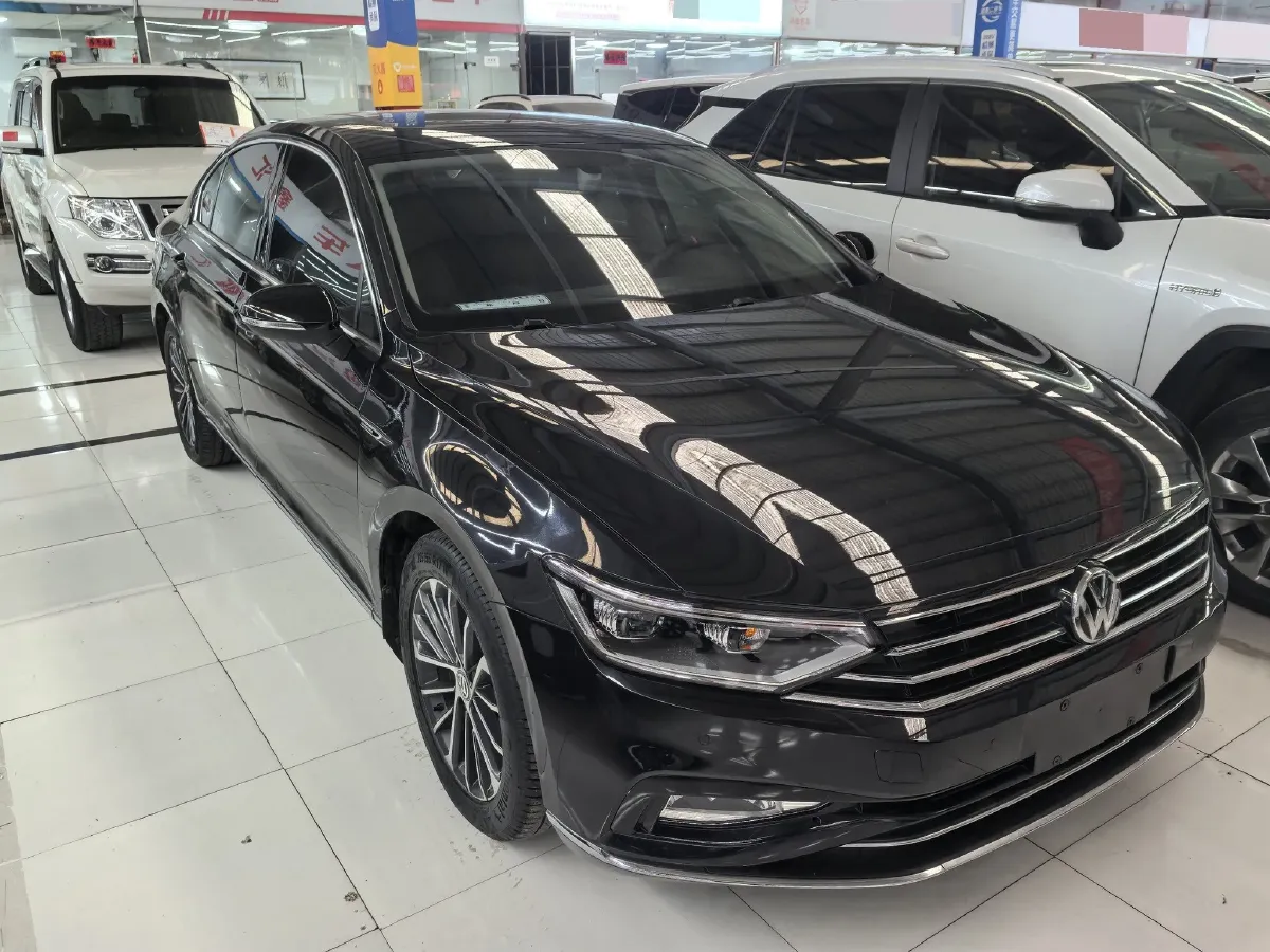 2020 Volkswagen Magotan 2.0T 186HP L4 7DCT,autocango,china used car exporter,china ev exporter,chinese used car exporter,chinese used ev exporter
