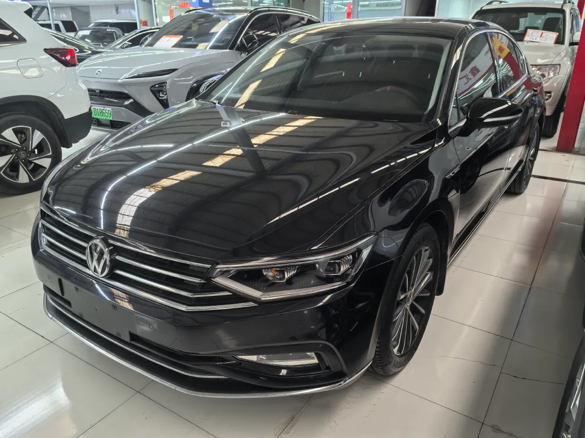 2020 Volkswagen Magotan 2.0T 186HP L4 7DCT,autocango,china used car exporter,china ev exporter,chinese used car exporter,chinese used ev exporter