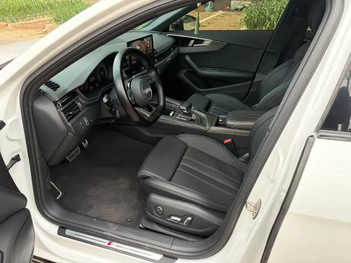 2024 Audi A4L 2.0T 190HP L4 7DCT,autocango,china used car exporter,china ev exporter,chinese used car exporter,chinese used ev exporter