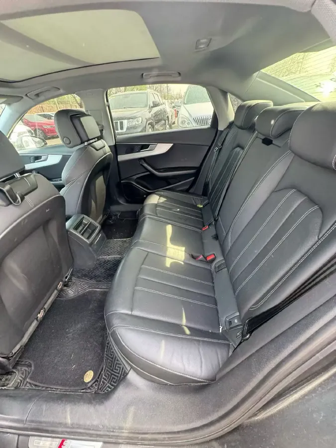 2020 Audi A4L 2.0T 190HP L4 7DCT,autocango,china used car exporter,china ev exporter,chinese used car exporter,chinese used ev exporter