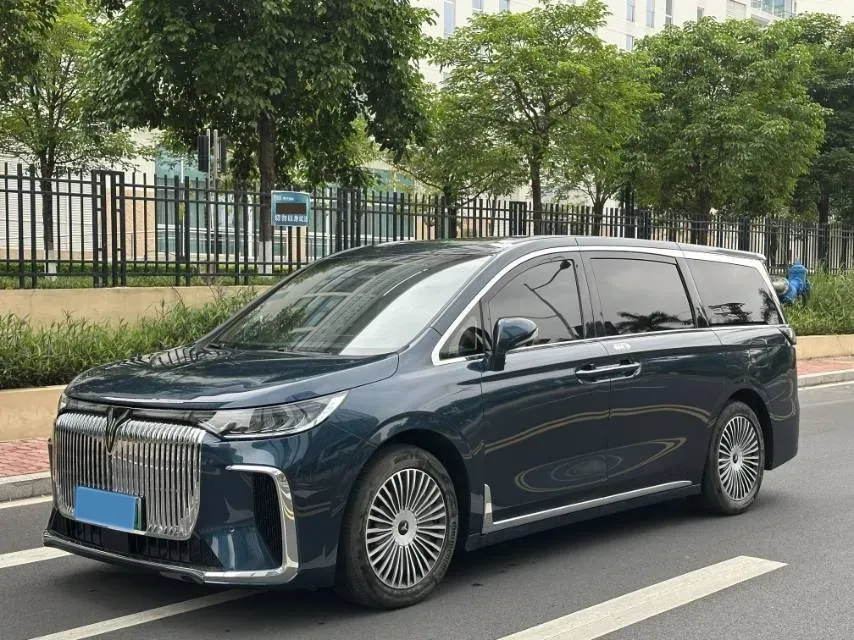 2025 Voyah Dream 1.5T 150HP L4 PHEV 41.7KWH,autocango,china used car exporter,china ev exporter,chinese used car exporter,chinese used ev exporter