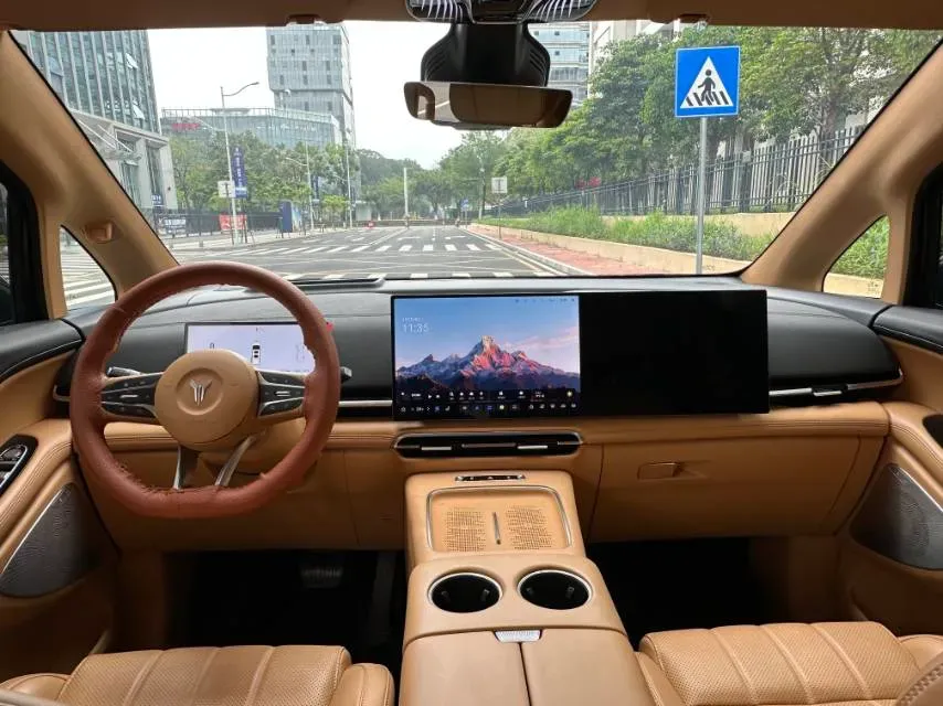 2025 Voyah Dream 1.5T 150HP L4 PHEV 41.7KWH,autocango,china used car exporter,china ev exporter,chinese used car exporter,chinese used ev exporter