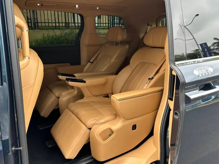 2025 Voyah Dream 1.5T 150HP L4 PHEV 41.7KWH,autocango,china used car exporter,china ev exporter,chinese used car exporter,chinese used ev exporter