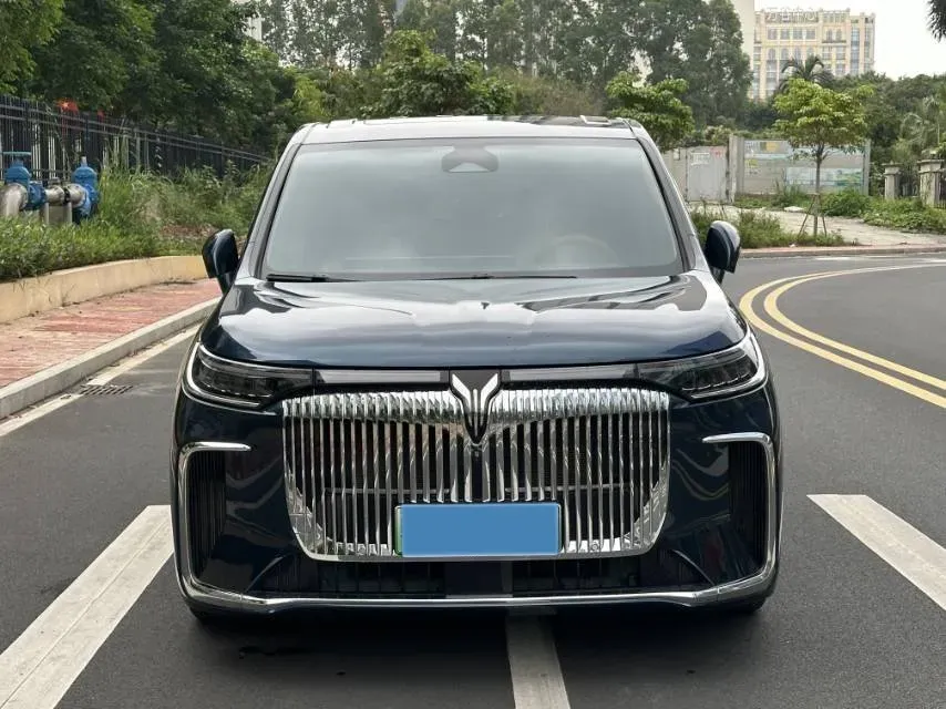 2025 Voyah Dream 1.5T 150HP L4 PHEV 41.7KWH,autocango,china used car exporter,china ev exporter,chinese used car exporter,chinese used ev exporter