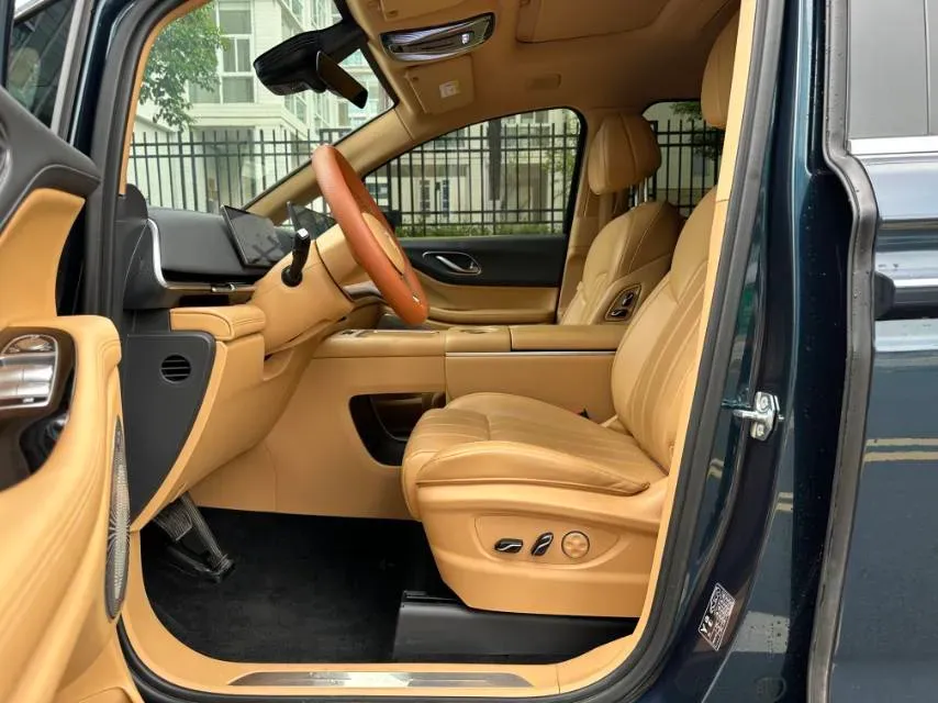 2025 Voyah Dream 1.5T 150HP L4 PHEV 41.7KWH,autocango,china used car exporter,china ev exporter,chinese used car exporter,chinese used ev exporter