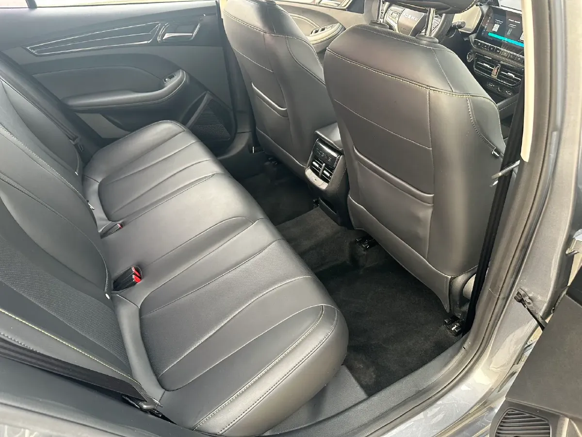 2021 Roewe i5 1.5L 120HP L4 CVT,autocango,china used car exporter,china ev exporter,chinese used car exporter,chinese used ev exporter