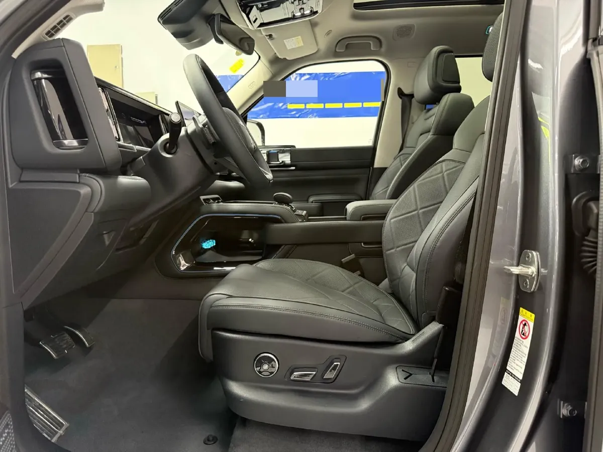 2025 FangChengBao Bao 5 1.5T 194HP L4 E-CVT PHEV 31.8KWH,autocango,china used car exporter,china ev exporter,chinese used car exporter,chinese used ev exporter