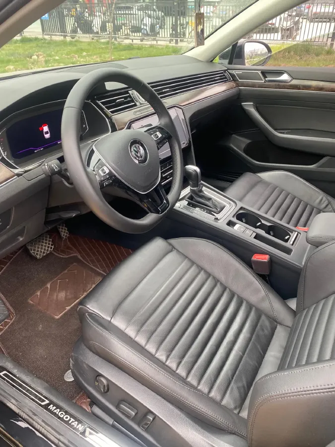 2018 Volkswagen Magotan 2.0T 220HP L4 7DCT,autocango,china used car exporter,china ev exporter,chinese used car exporter,chinese used ev exporter