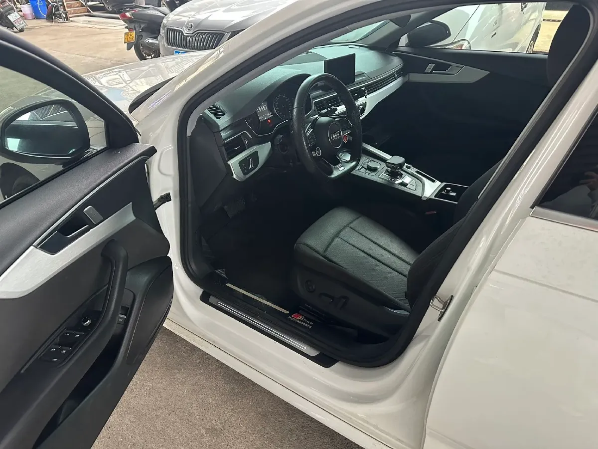 2019 Audi A4L 2.0T 190HP L4 7DCT,autocango,china used car exporter,china ev exporter,chinese used car exporter,chinese used ev exporter