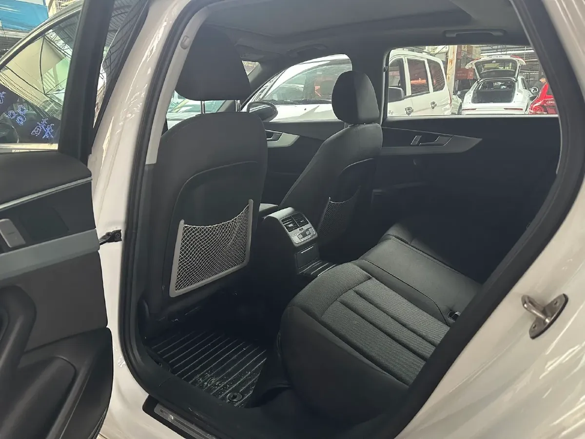 2019 Audi A4L 2.0T 190HP L4 7DCT,autocango,china used car exporter,china ev exporter,chinese used car exporter,chinese used ev exporter