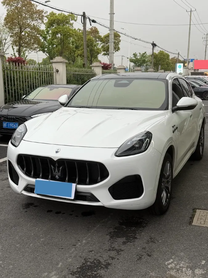 2022 Maserati Levante 2.0T 330HP L4 8AT,autocango,china used car exporter,china ev exporter,chinese used car exporter,chinese used ev exporter