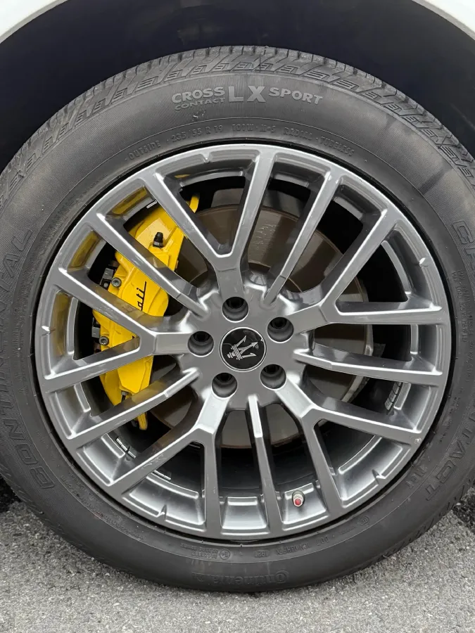 2022 Maserati Levante 2.0T 330HP L4 8AT,autocango,china used car exporter,china ev exporter,chinese used car exporter,chinese used ev exporter