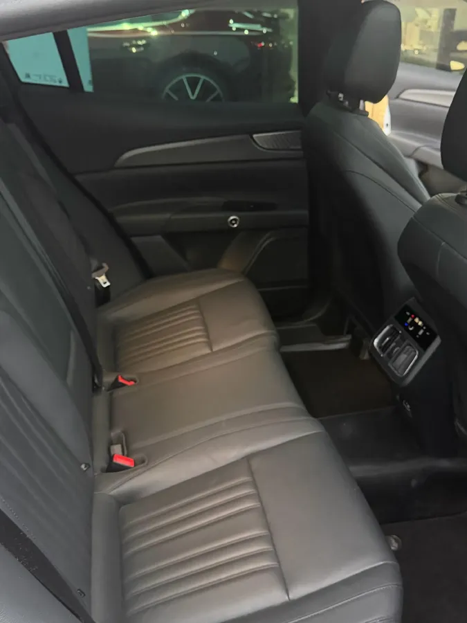 2022 Maserati Levante 2.0T 330HP L4 8AT,autocango,china used car exporter,china ev exporter,chinese used car exporter,chinese used ev exporter