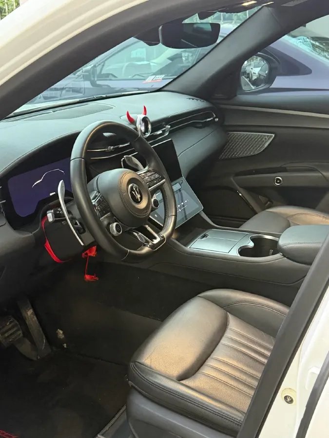 2022 Maserati Levante 2.0T 330HP L4 8AT,autocango,china used car exporter,china ev exporter,chinese used car exporter,chinese used ev exporter