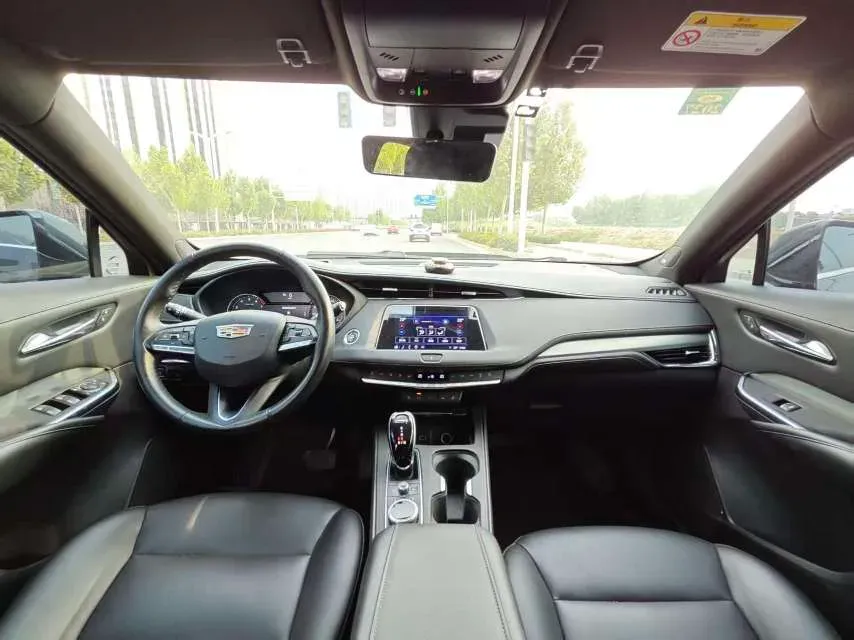 2022 Cadillac XT4 2.0T 237HP L4 9AT,autocango,china used car exporter,china ev exporter,chinese used car exporter,chinese used ev exporter