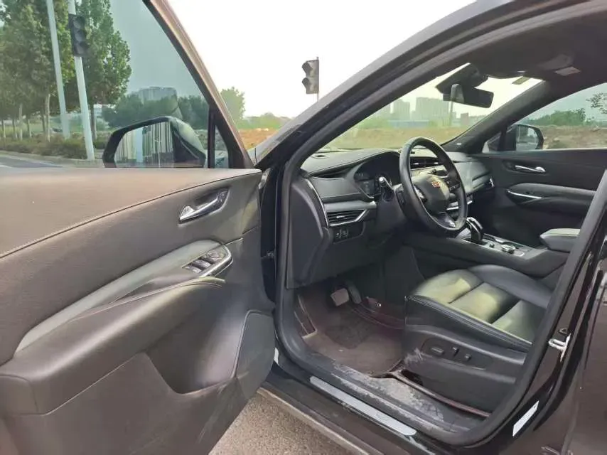 2022 Cadillac XT4 2.0T 237HP L4 9AT,autocango,china used car exporter,china ev exporter,chinese used car exporter,chinese used ev exporter
