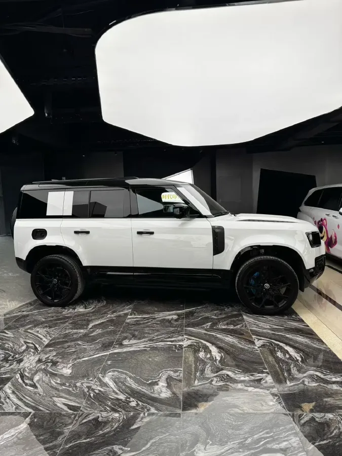 2025 Land Rover Defender 3.0T 400HP L6 8AT,autocango,china used car exporter,china ev exporter,chinese used car exporter,chinese used ev exporter