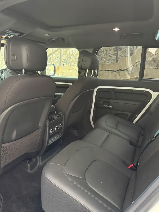 2025 Land Rover Defender 3.0T 400HP L6 8AT,autocango,china used car exporter,china ev exporter,chinese used car exporter,chinese used ev exporter