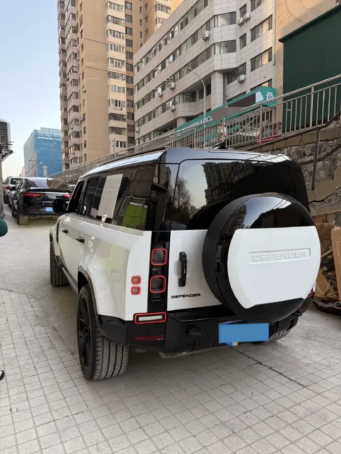 2025 Land Rover Defender 3.0T 400HP L6 8AT,autocango,china used car exporter,china ev exporter,chinese used car exporter,chinese used ev exporter