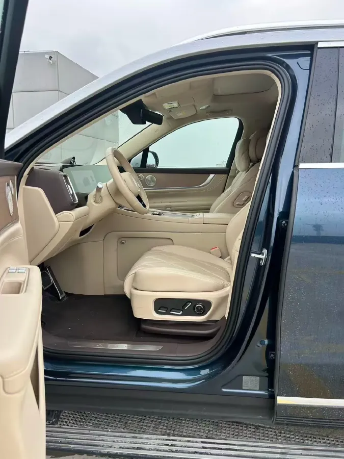 2025 AITO AITO M9 REEV 160HP REEV 52KWH,autocango,china used car exporter,china ev exporter,chinese used car exporter,chinese used ev exporter