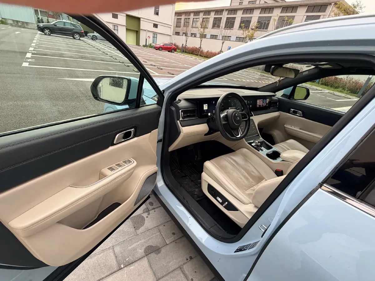 2020 Li ONE Range Extended 131HP REEV 40.5KWH,autocango,china used car exporter,china ev exporter,chinese used car exporter,chinese used ev exporter