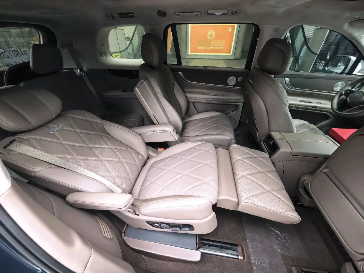 2025 AITO AITO M9 REEV 160HP REEV 52KWH,autocango,china used car exporter,china ev exporter,chinese used car exporter,chinese used ev exporter