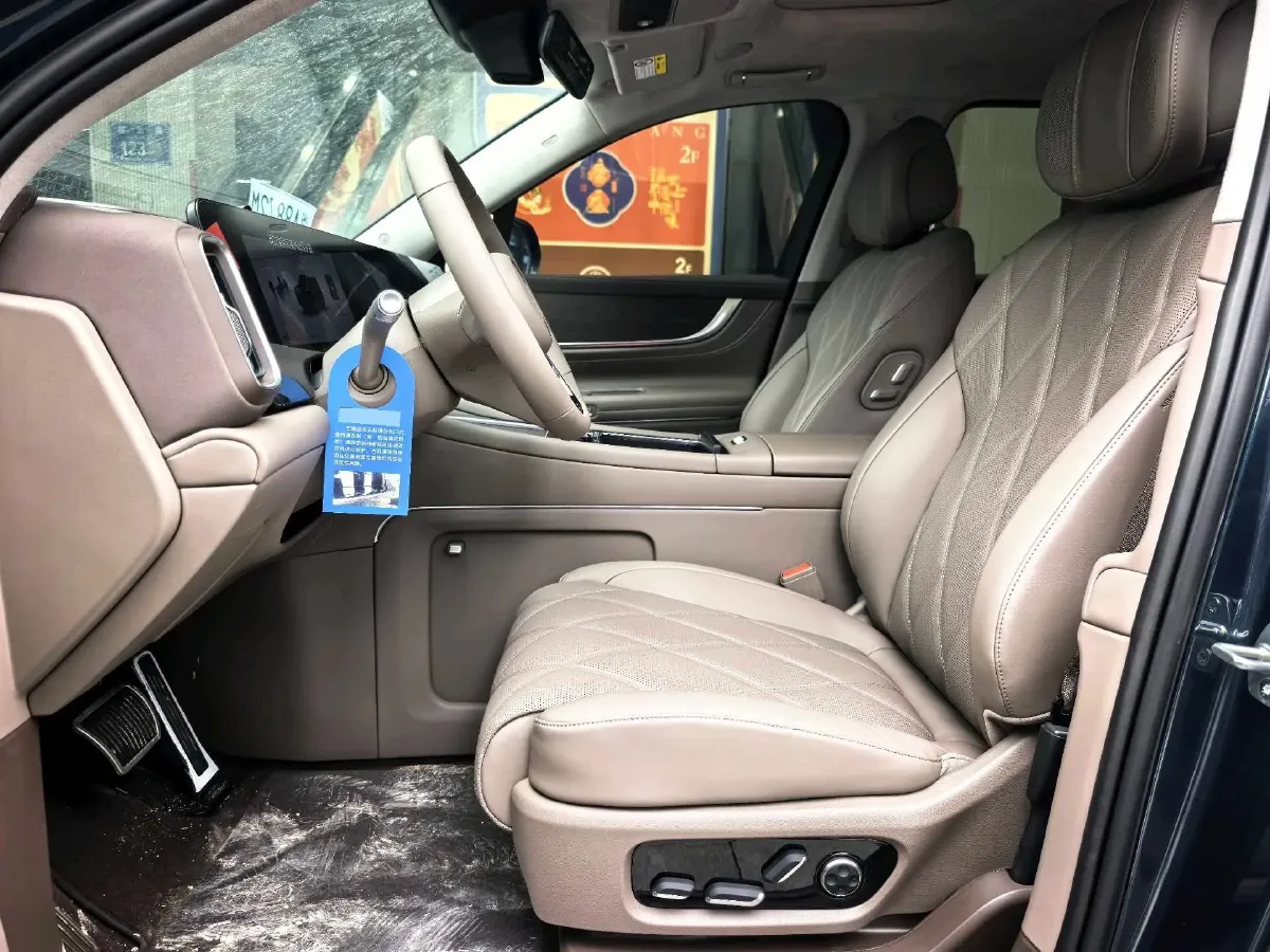 2025 AITO AITO M9 REEV 160HP REEV 52KWH,autocango,china used car exporter,china ev exporter,chinese used car exporter,chinese used ev exporter