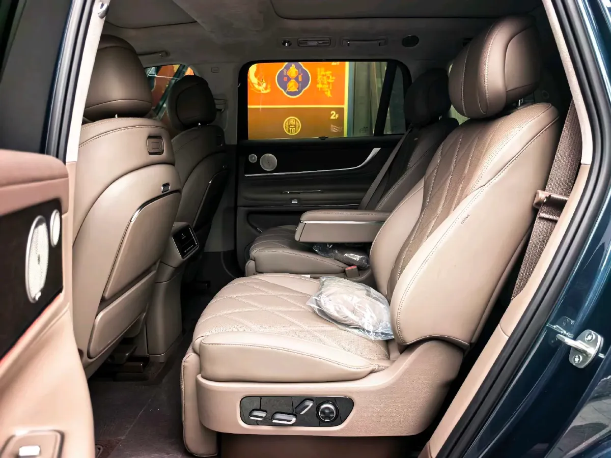 2025 AITO AITO M9 REEV 160HP REEV 52KWH,autocango,china used car exporter,china ev exporter,chinese used car exporter,chinese used ev exporter